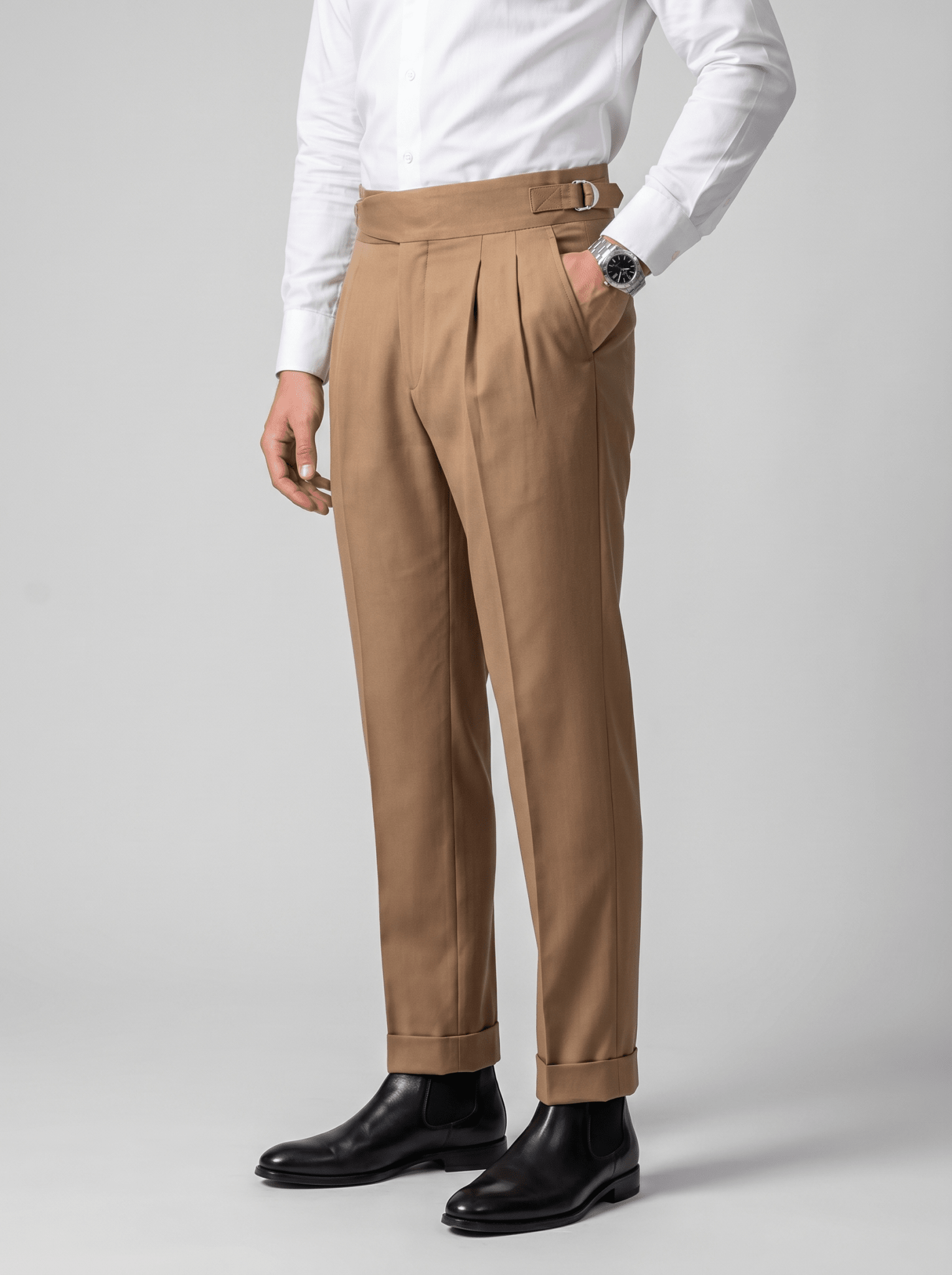 Pantalón Astor™ – Corte Sartorial con Cinturilla Gurkha