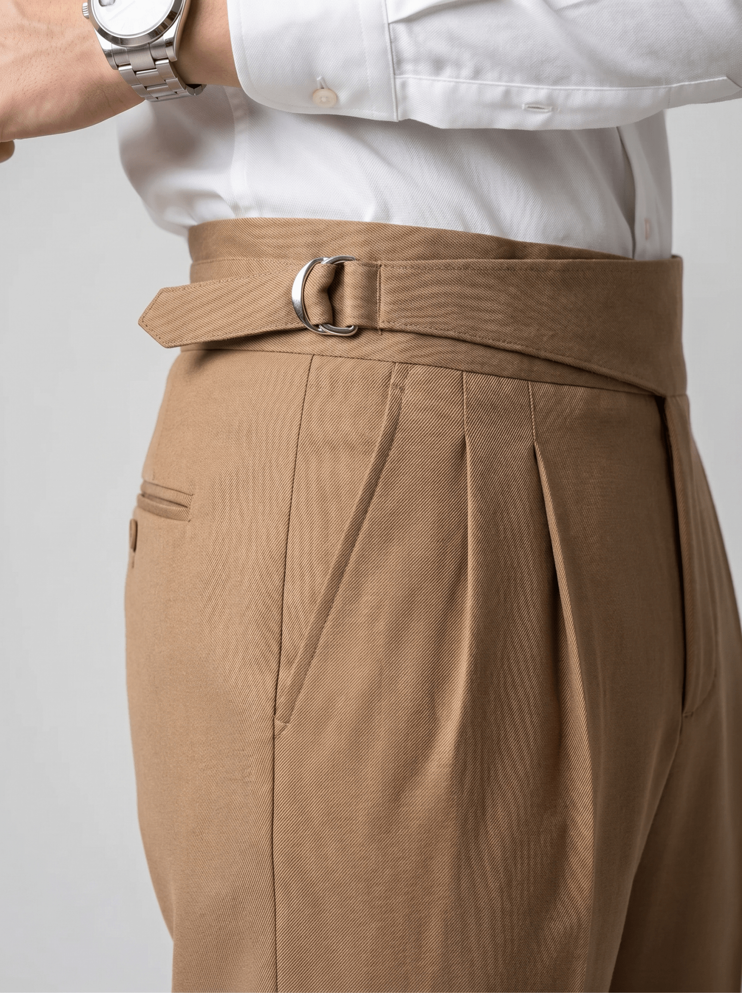 Pantalón Astor™ – Corte Sartorial con Cinturilla Gurkha